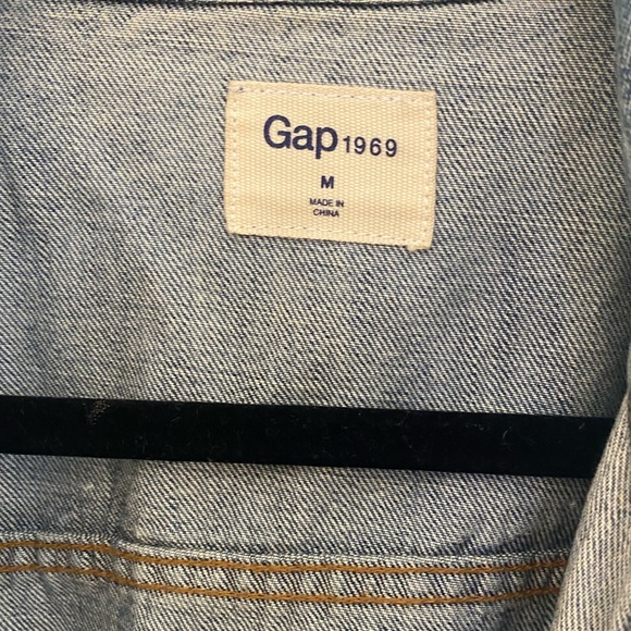 Gap paint splatter jean jacket. Mens size medium. - Picture 3 of 3